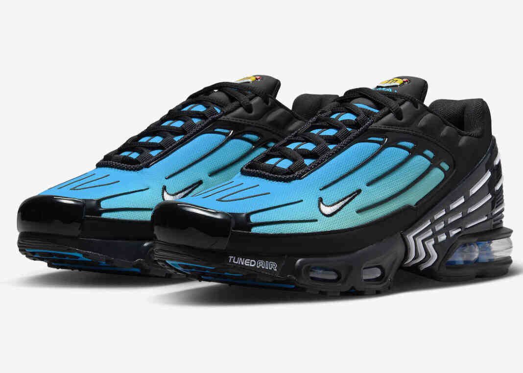 耐克Air Max Plus 3覆盖在水蓝色的渐变色中