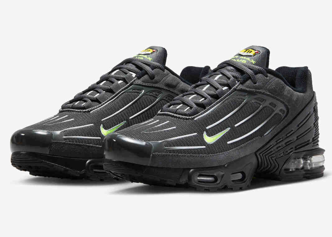 耐克Air Max Plus 3以麂皮和伏特为主要特征。