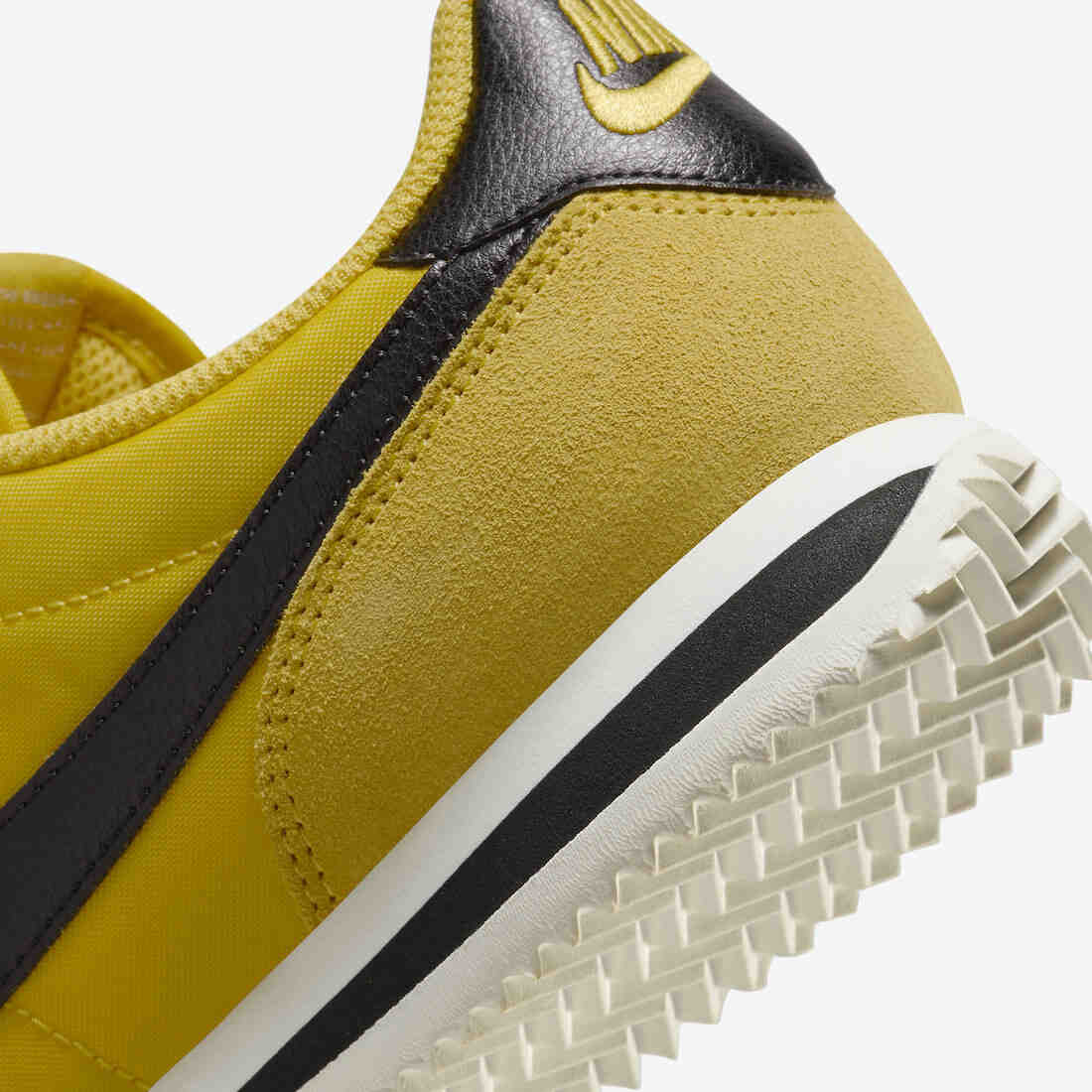 Nike Cortez Vivid Sulfur DZ2795-700