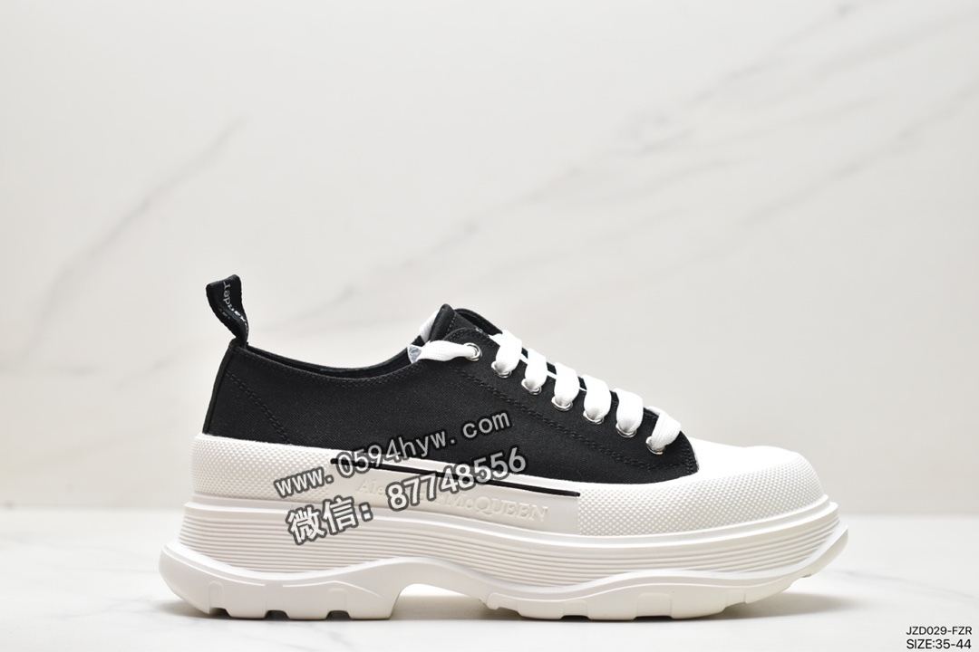 Alexander McQueen Tread Slick 复古马丁靴 黑白 627225WHZ621071