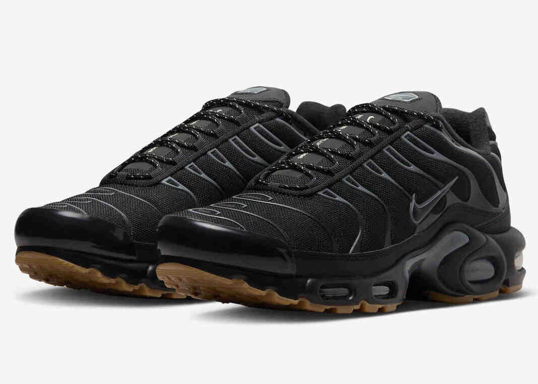 耐克Air Max Plus “黑色胶质 “的反光细节