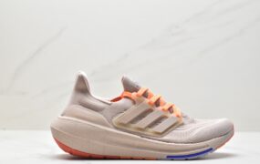 阿迪达斯 Adidas Ultraboost Light 防滑耐磨 轻便减震 低帮 休闲跑步鞋 男女同款 粉橙 HQ6343