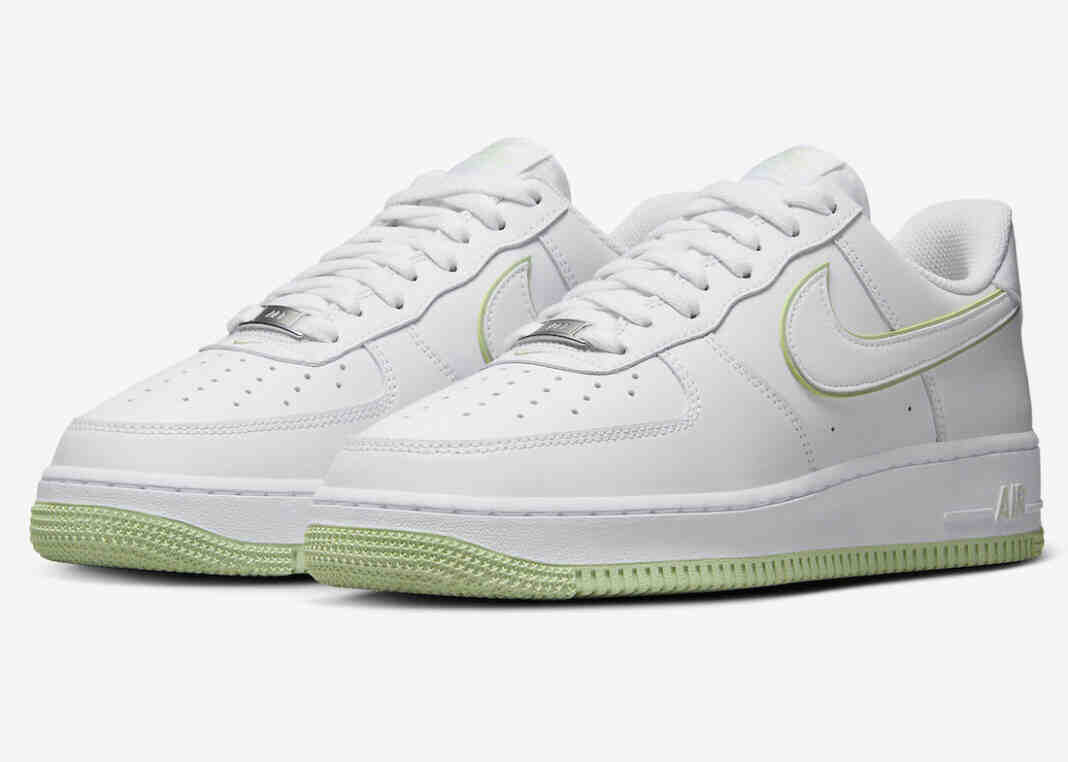 带有清新 “蜜露 “装饰的耐克 Air Force 1 Low