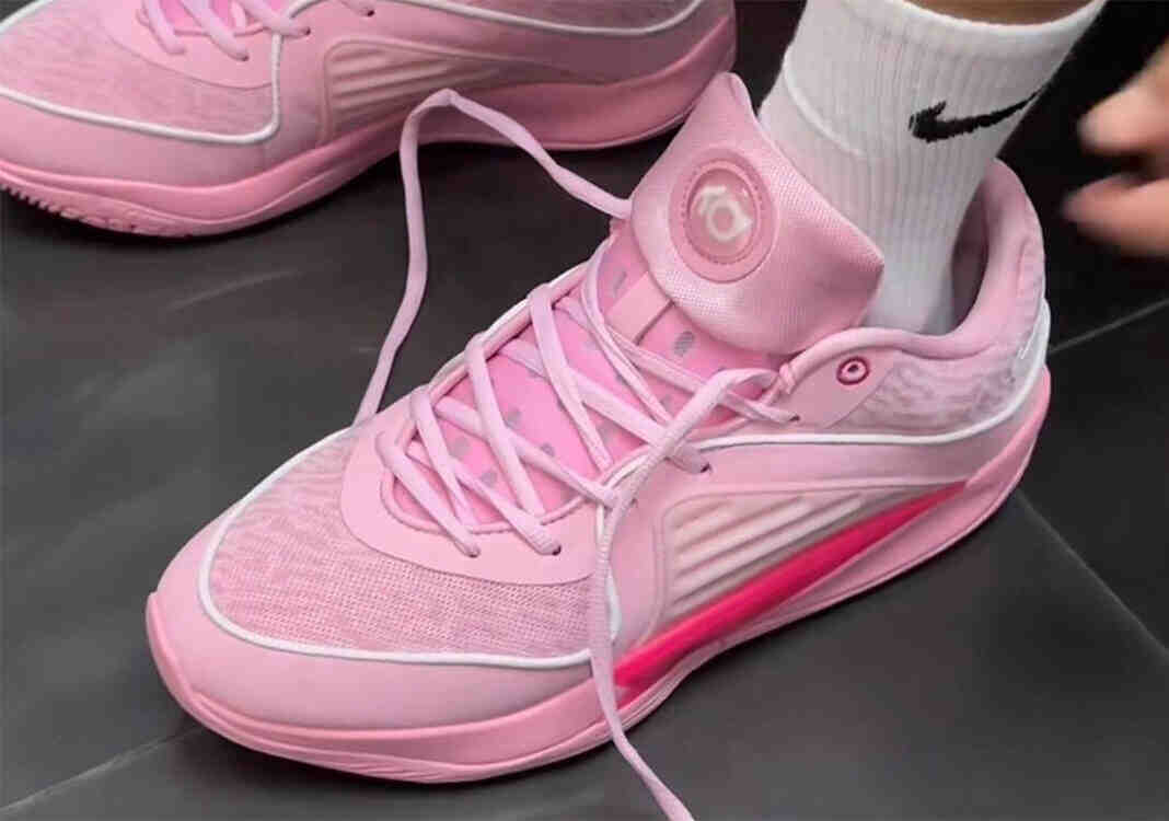 初见：耐克KD16 “Aunt Pearl”。