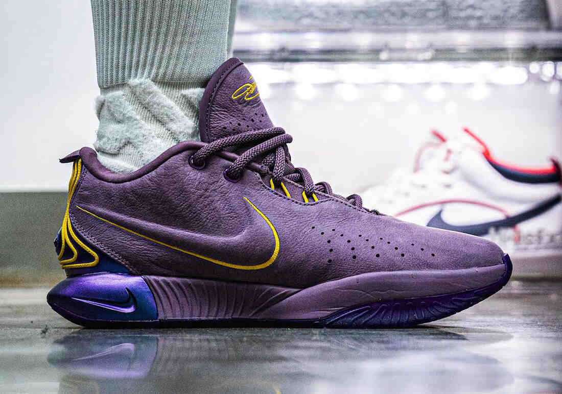 Nike LeBron 21 Violet Dust On-Feet