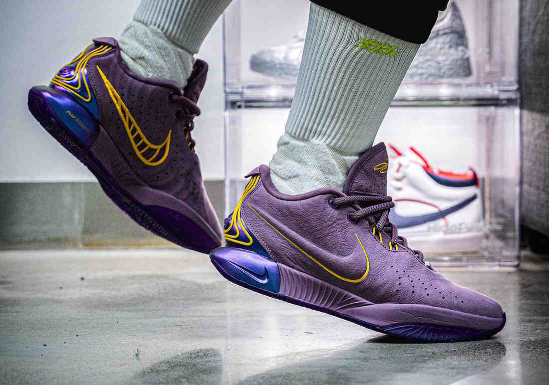 Nike LeBron 21 Violet Dust On-Feet