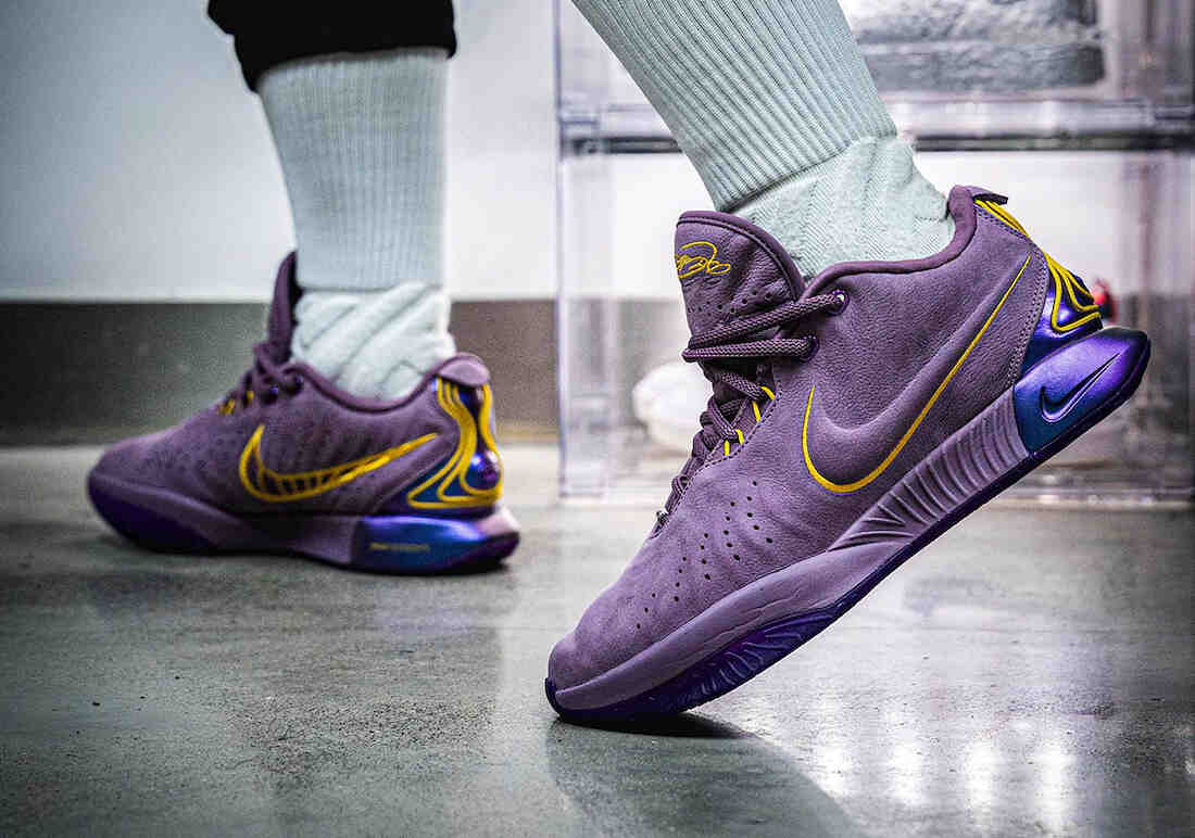 Nike LeBron 21 Violet Dust On-Feet