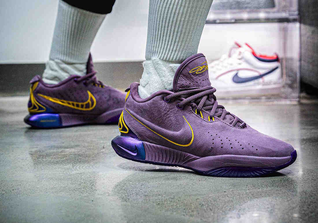 Nike LeBron 21 Violet Dust On-Feet