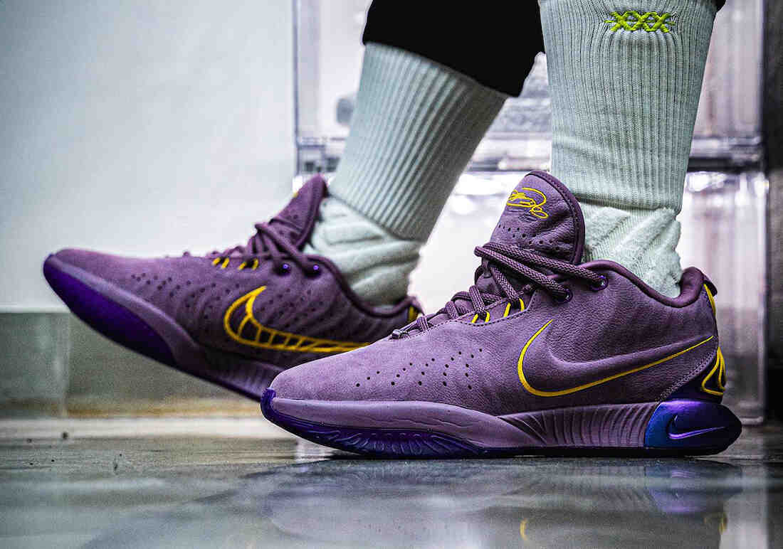 Nike LeBron 21 Violet Dust On-Feet