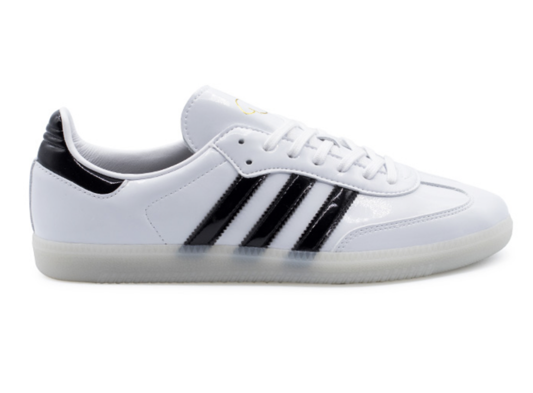 Jason Dill x adidas Samba Patent Leather “White/Black”将于2023年十月发布。