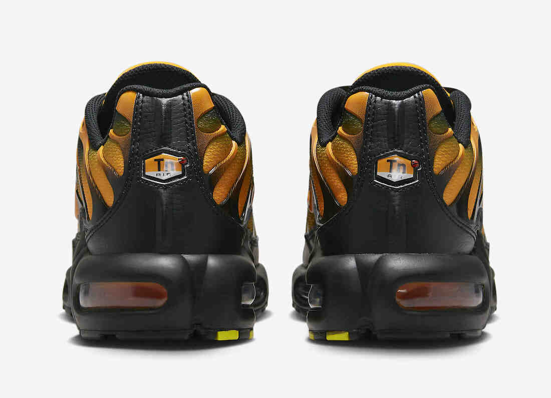 运动鞋, 耐克, Swoosh, Nike Air Max Plus, Nike Air Max, Nike Air, Air Max - 耐克 Air Max Plus 黑色和日晷色登场