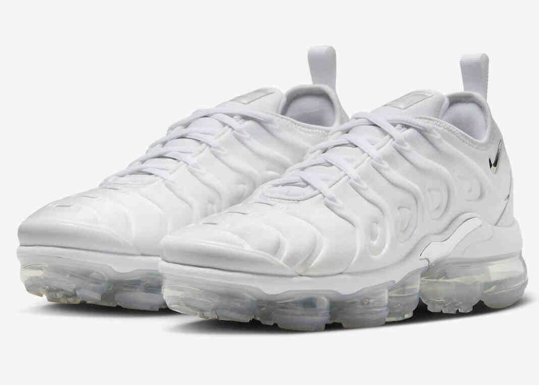 Nike Air VaporMax Plus “White Chrome” 将于2023年冬季发布