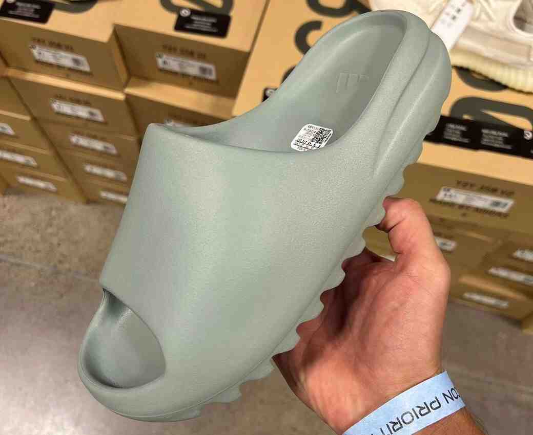 初体验：阿迪达斯 Yeezy Slide “Salt” 鞋款