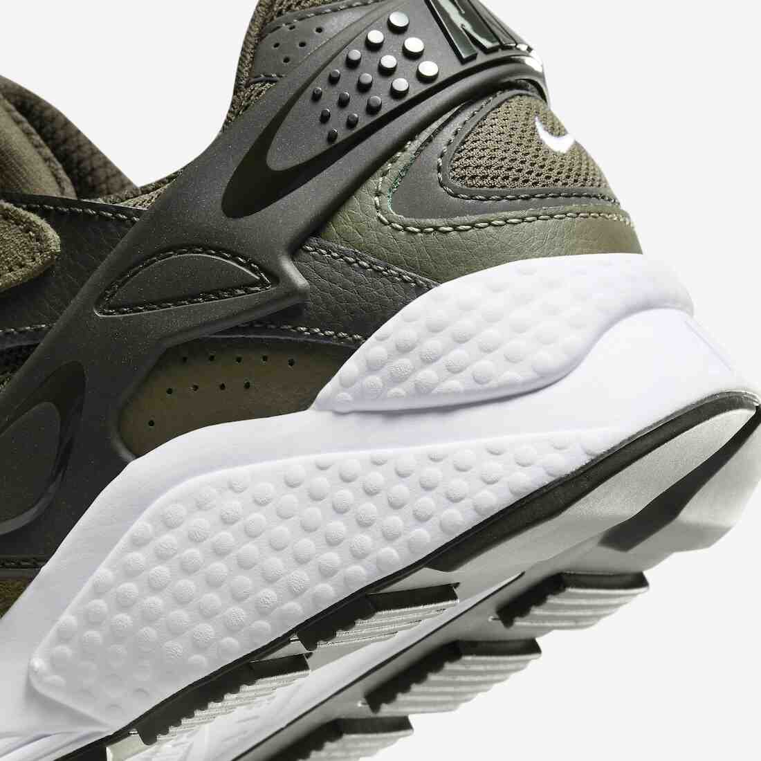 运动鞋, 跑步鞋, 耐克, Nike Air Huarache, Nike Air, Huarache - 耐克气垫 Huarache 跑步鞋“军橄榄绿”将于10月20日发售。