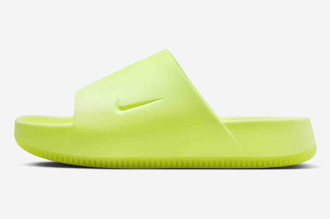 运动鞋, Swoosh, Nike Calm Slide, NIKE - Nike Calm Slide“Volt”将于2023年秋季发布。