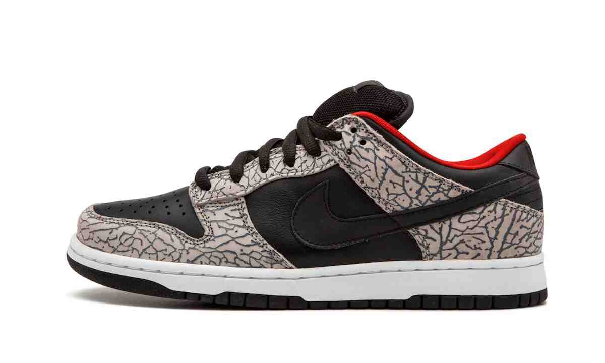 Swoosh, Supreme, SB Dunk Low, Nike SB Dunk Low, Dunk Low, Dunk, Community Poll, Air Jordan - 更好的至尊SB Dunk Low: “黑水泥”或“红水泥”