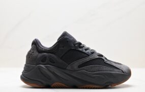 阿迪达斯 Adidas YEEZY 700V2 ‘Static’ 阿迪达斯椰子700二代复古老爹鞋 鞋型：Yeezy 700 V2 系列：Static 鞋帮高度：低帮 颜色：灰白反光 货号：FV9922