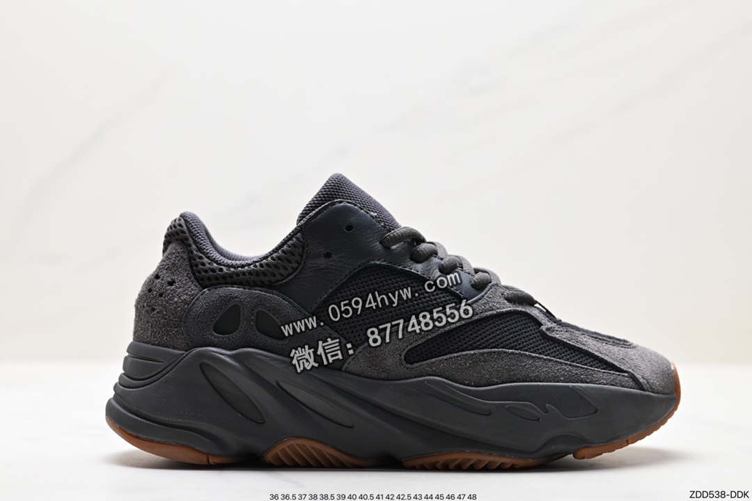 阿迪达斯 Adidas YEEZY 700V2 ‘Static’ 阿迪达斯椰子700二代复古老爹鞋 鞋型：Yeezy 700 V2 系列：Static 鞋帮高度：低帮 颜色：灰白反光 货号：FV9922