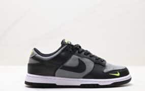 Nike SB DuNike Low 扣篮系列 鞋子类型：休闲运动滑板板鞋 鞋帮高度：低帮 货号：FQ2205-001
