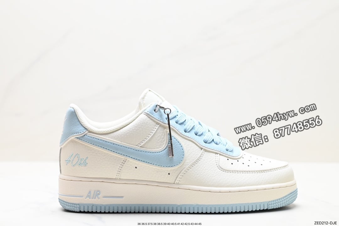 Air Force 1 ‘07 LV8 空军一号 采用了整体外观的工具灰色 外观使用纹理显示 冷色调填满整个鞋子结构 除了白色logo 鞋跟和鞋底 灰黑也填充了鞋子的其余部分
货号:JF1983-500
Size：36 36.5 37.5 38 38.5 39 40 40.5 41 42 42.5 43 44 45
ID:ZED212-DJE