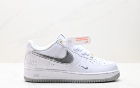 Air Force 1 ‘07 Low 原楦头原纸板
#专注外贸渠道 全掌内置蜂窝气垫
原盒配件 原厂中底钢印、拉帮完美
官方同步上架
货号：XP9688-760