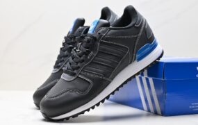 Adidas Originals ZX 700 三叶草经典复古校园系列 鞋子类型：运动鞋货号：G68638尺码：36-45 带半码