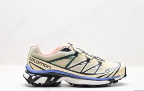 Salomon XA PRO XT-6 MINDFUL 2 萨洛蒙户外越野跑鞋 鞋面采用SENSIFIT贴合技术 全方位贴合包裹脚型 鞋跟部鞋底牵引设计 提供强大的抓地性能 更适应野外崎岖不平的道路 其3D AdidasVANCED CHASSIS底盘 材料轻量大化 钉齿设计更具稳定性、防护性 鞋底易磨损区运用CONTAGRIP高耐磨材料 应对城市硬质路面长距离跑考验
货号：471590-29
SIZE：39-44
ID:ZJD474-DJH