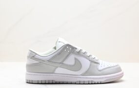 Nike SB Zoom DuNike Low 板鞋 系列经典百搭休闲运动板鞋加厚鞋舌的填充
货号：DX5930-001