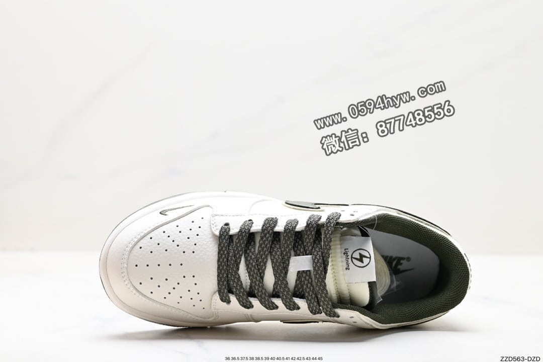 运动板鞋, 耐克, 板鞋, RO, NIKE, Dunk Low, Dunk - 耐克Nike DuNike Low Retro ”DIY高端定制“ 低帮休闲运动板鞋 原装头层材料 用料绝不含糊 独家版型蒸餾加工帶來的是更好的视觉和脚感体验 清洁度 电绣工艺 皮料切割干净无任何毛边 细节完美
货号：XD1688-016品牌：耐克Nike
系列：DuNike Low Retro
类型：低帮休闲运动板鞋
货号：XD1688-016