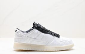 Nike SB DuNike Low 扣篮系列 鞋款 版型 复古低帮休闲运动滑板板鞋 ZoomAir气垫 货号：FN0315-110 尺码：36 36.5 37.5 38 38.5 39 40 40.5 41 42 42.5 43 44 45 46