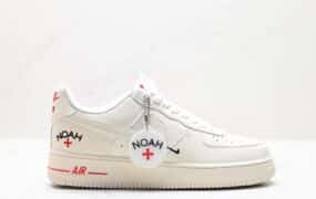 Nike Air Force 1 Low 07 原楦头原纸板 纯正低帮空军版型 鞋子系列 全掌内置蜂窝气垫 鞋子类型 原盒配件 原厂中底钢印、拉帮完美 品牌 货号：NY 770711 适用尺码：36-45