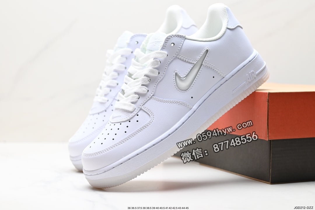 空军一号, 板鞋, Nike Air Force 1 Low, Nike Air Force 1, Nike Air, NIKE, Air Force 1 Low, Air Force 1 - Nike Air Force 1 Low 空军一号低帮休闲板鞋 货号：FN5924-100 尺码：36-45
(品牌：Nike, 系列：Air Force 1 Low, 鞋子类型：休闲板鞋, 鞋帮高度：低帮, 货号：FN5924-100, 尺码：36-45)