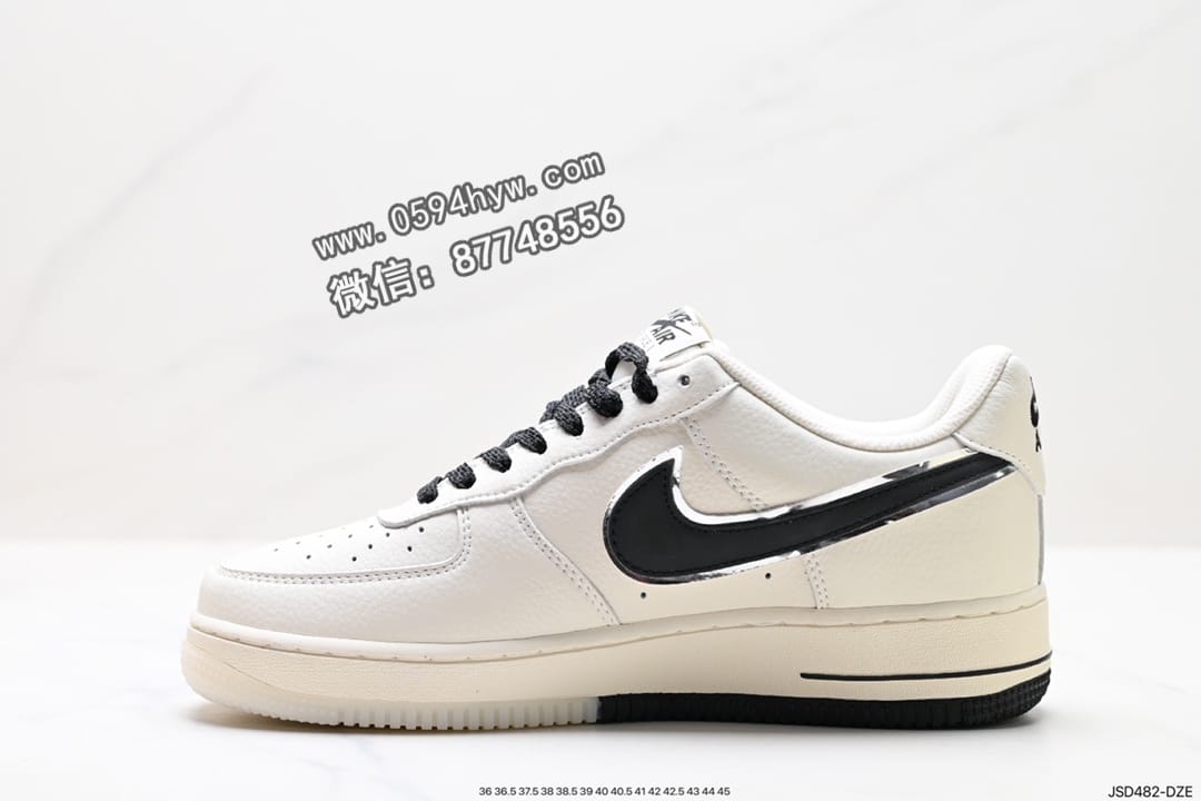 空军一号, LV8, FORCE 1, Air Force 1, AI - Air Force 1 ‘07 LV8 空军一号 鞋子 空军一号 采用了整体外观的工具灰色 外观使用纹理显示 冷色调填满整个鞋子结构 除了白色logo 鞋跟和鞋底 灰黑也填充了鞋子的其余部分
货号 JJ0253-001