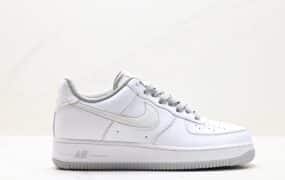 Air Force 1 ‘07 LV8 空军一号 采用了整体外观的工具灰色 外观使用纹理显示 冷色调填满整个鞋子结构 除了白色logo 鞋跟和鞋底 灰黑也填充了鞋子的其余部分
货号 UO5369-603
Size：36 36.5 37.5 38 38.5 39 40 40.5 41 42 42.5 43 44 45
ID:ZJD212-DED