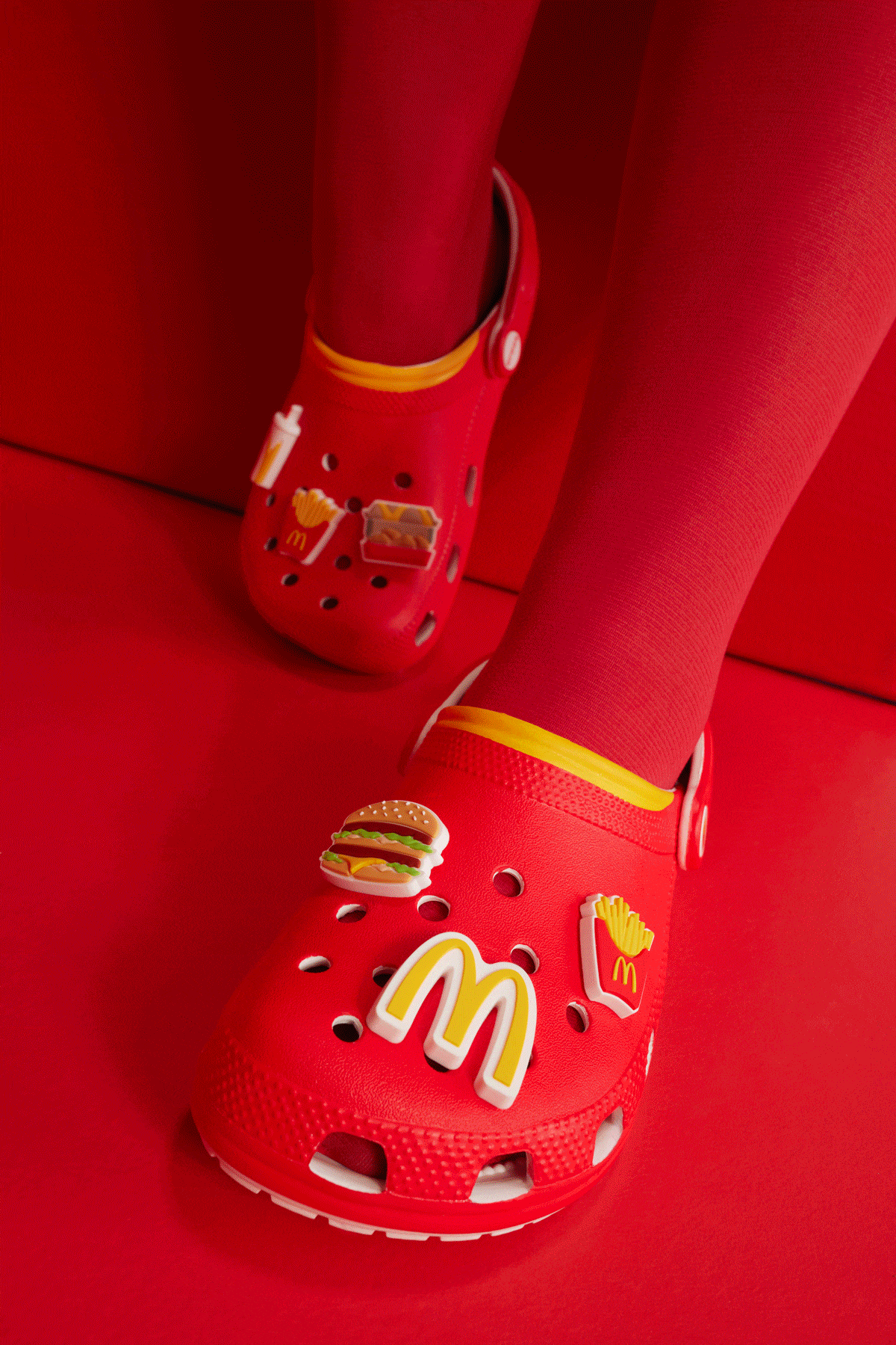 麦当劳, 联名, RO, McDonald’s, Crocs - 揭秘全新合作！Crocs与麦当劳打造冬季时尚，让你温暖又时髦！