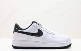 品牌：耐克Nike
系列：Air Force 1
鞋子类型：低帮休闲运动板鞋
鞋帮高度：低帮
货号：CU9225-001