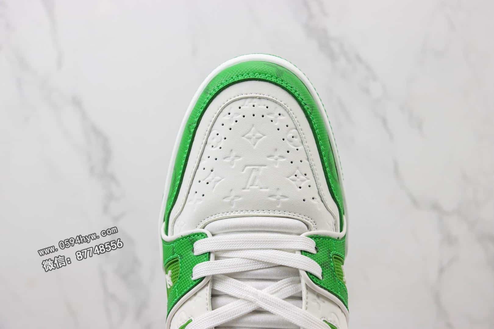 路易威登, 板鞋, Louis Vuitton Trainer Sneaker Low, Louis Vuitton Trainer, Louis Vuitton, AK, AI - Louis Vuitton Trainer Sneaker Low  全新LV路易威登 低帮复古休闲运动文化百搭篮球板鞋升级厚实抽屉礼品鞋盒及全套代购包装说明书防尘布袋物件(附送快递加固包装壳) 采用荔枝纹头层小牛革组合头层磨砂皮鞋面材质 鞋垫嵌入超软脚感PU乳胶物料 后跟耐弯折滴塑支撑片 全新开发TPR光泽组合隔色鞋底🌵Size：35 36 37 38 39 40 41 42 43 44 45 46 编码：LRI1V