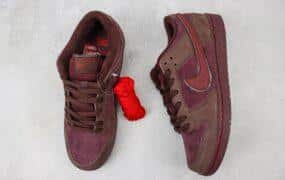 品牌：Nike
系列：SB DuNike Low Premium “Valentine’s Day”
鞋子类型：SB低帮休闲板鞋
颜色：暗酒红色
货号：FN0619-600