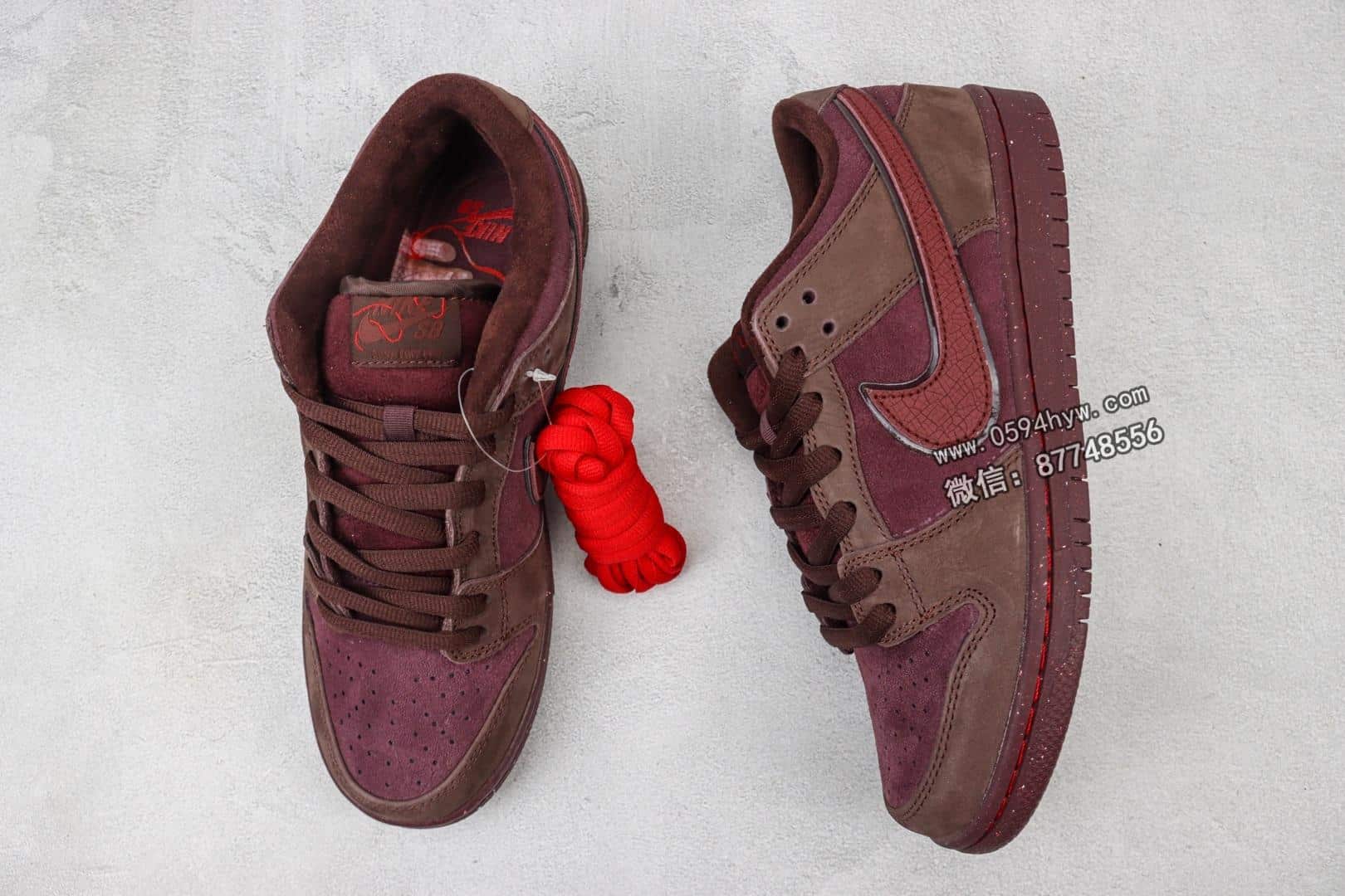 品牌：Nike
系列：SB DuNike Low Premium “Valentine’s Day”
鞋子类型：SB低帮休闲板鞋
颜色：暗酒红色
货号：FN0619-600