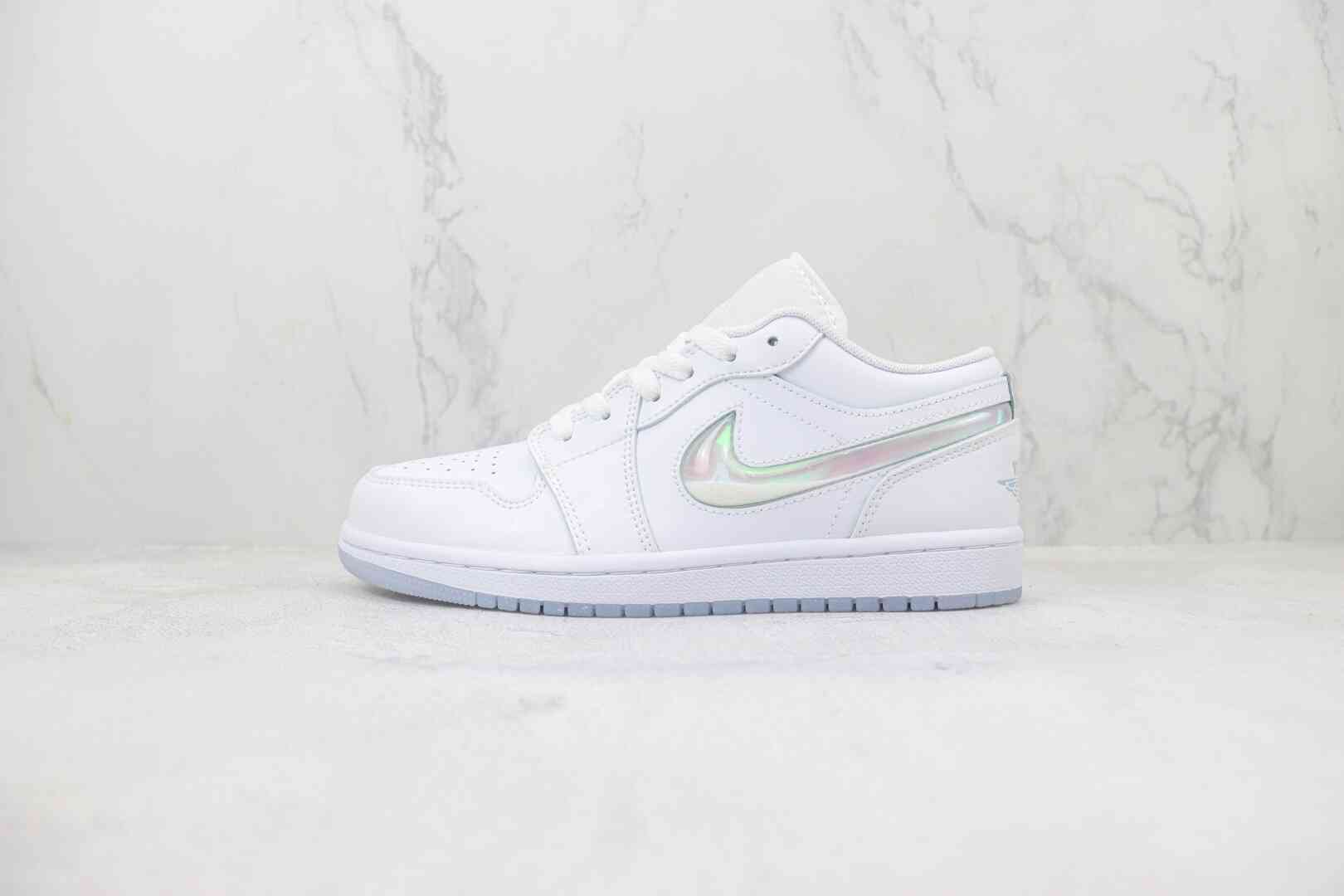 Air Jordan AJ1 Low SE GS 冰雪白 白果冻勾 鞋子类型：低帮篮球鞋 颜色：冰雪白、白果冻 品牌：Air Jordan 货号：FQ9112 100