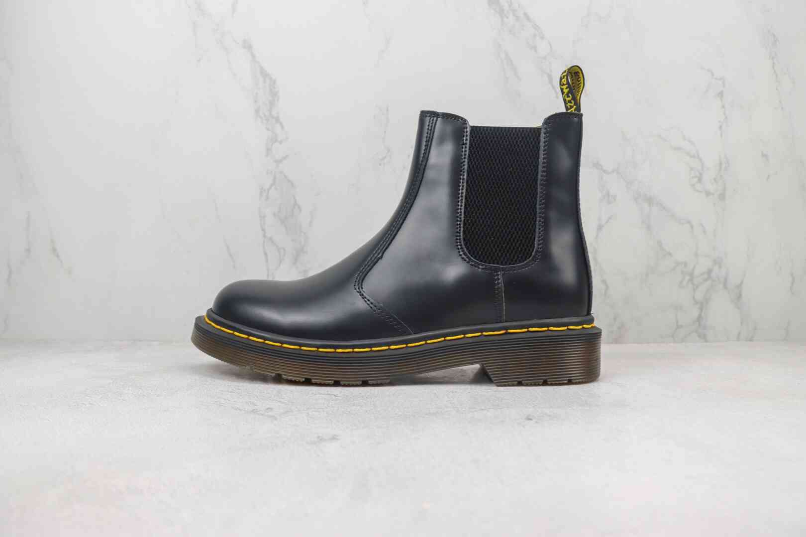 Dr.Martens 1460 马汀博士 哑光面 马丁靴 编码：MWI1D