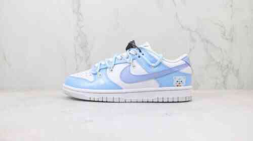 品牌：Nike
系列：SB Dunk Low绑带解构
鞋子类型：快乐小熊篮球鞋
颜色：白蓝色
货号：DH9765-102