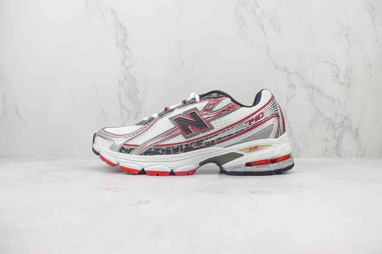 New Balance NB740 轻便复古休闲运动跑步鞋 灰色 货号：MR740SR