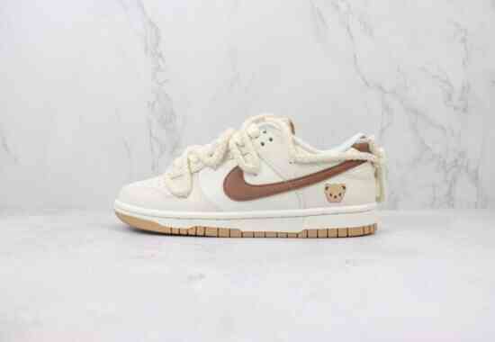 Nike SB Dunk Low 解构抽绳鞋带 捣蛋玩偶 豆乳熊仔 小熊
货号: DD1873-200