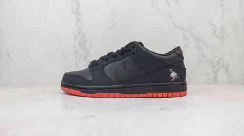 Nike SB Dunk Low 黑鸽子 低帮休闲板鞋 黑色 货号：883232-008