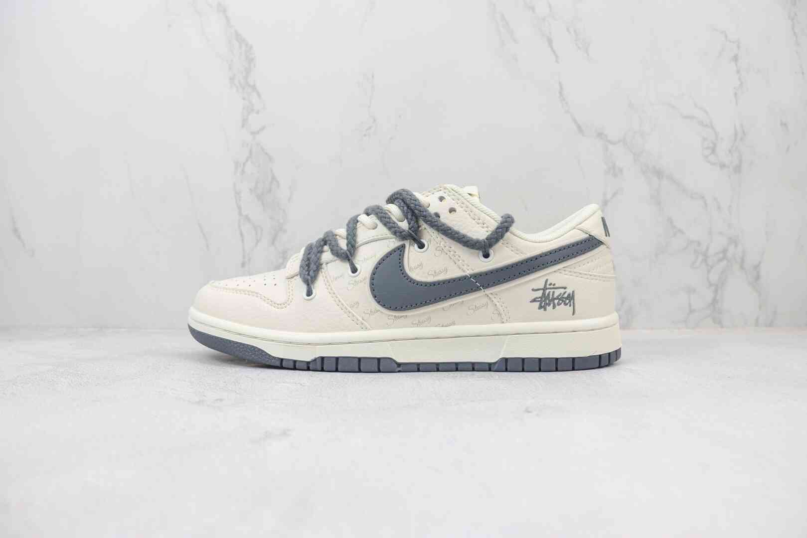 Nike SB Dunk Low x Stussy 品牌：Nike 系列：SB Dunk Low x Stussy 鞋子类型：解构绑带 颜色：未提及 货号：FC1688 140