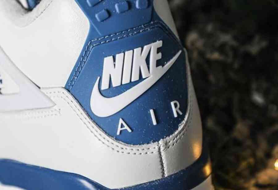 独家发布：AJ4 “白蓝”鞋款亮相，配备全新元年后跟和吊牌设计！