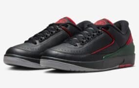 2023年12月发布的Air Jordan 2 Low “圣诞节”。