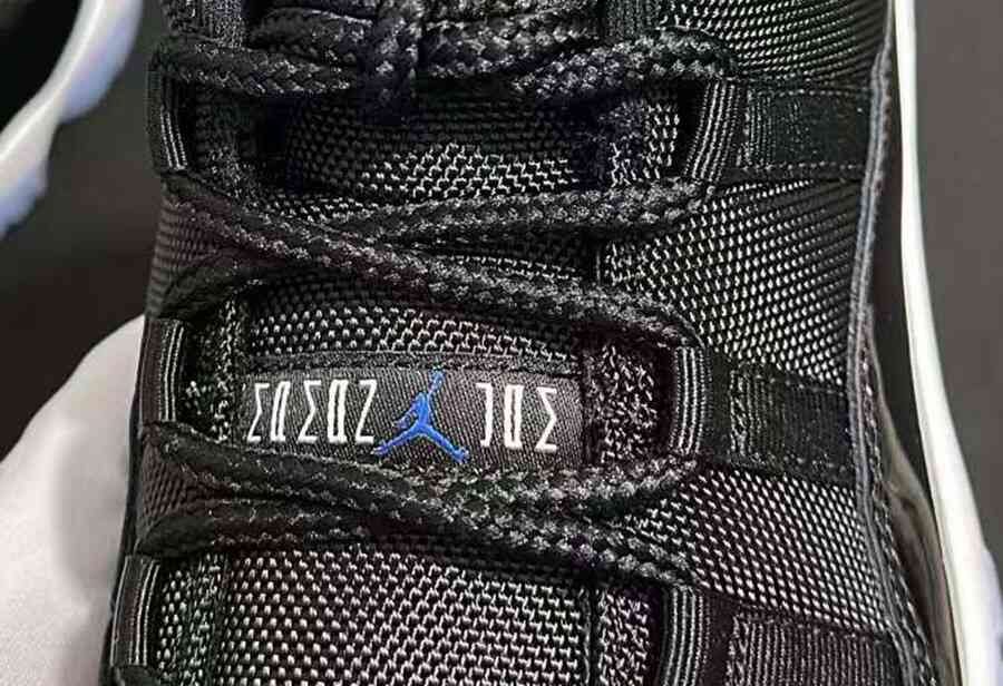 “Air Jordan 11 ‘Slam Dunk’: 最新实物照片曝光！发售日期再次调整！”