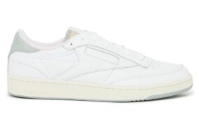 2023年12月，solebox与Reebok Club C 85 Vintage联名发布